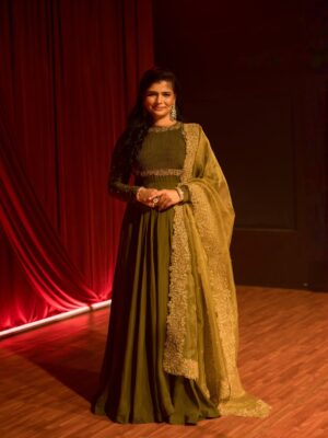 Chinmayi Instagram - Eppadi Vandhaayo for #Aaromaley

Outfit - @sameenasofficial
Jewellery - @rimliboutique
Footwear - @themadrastrunk

Styling - @aishwaryaraghunath
Assist - @_.priya.dharshini_
HMU - @teamdiamondartistry
Photography - @snaps_of_vaishh