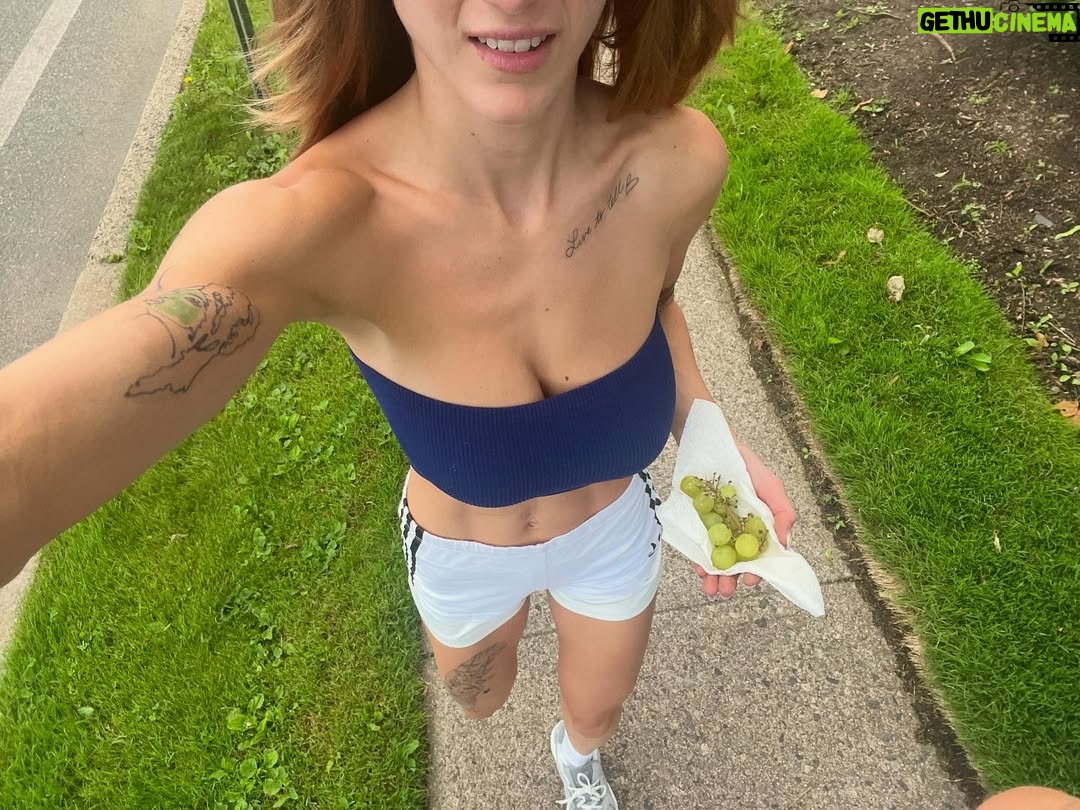 Chloe East - 6.7K Likes - jersey summer 🥖🥖🥖