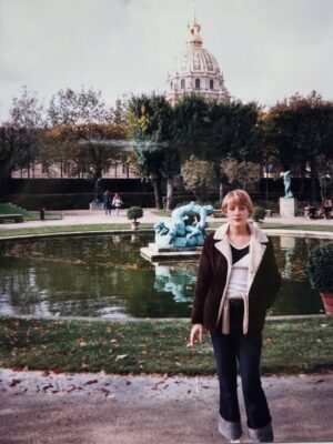 Chloë Sevigny Instagram - #fbf fall 1994 my first trip outside the continental US. After we wrapped the shooting of KIDS I spent most of my $1,500 paycheck on a ticket to visit my high school boyfriend @mischarichter who was going to art school in London. We took the ferry to Paris and stayed in a friend of his English mother’s apartment. Acting has allowed me so many travel opportunities I never could have dreamed of taking. Thank you forever and always @larryclarkofficial and @edglrd for the opportunity. 💫