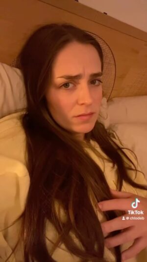 Chloée Deblois Instagram - Imagine tu te lèves de ton lit à 10h le soir pour essayer ça… Je sais pas quoi dire honnêtement