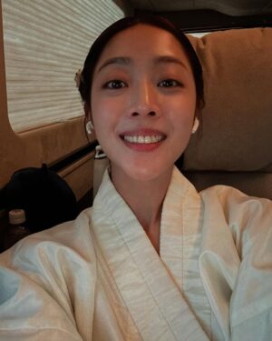 Cho Bo-ah Instagram - 드디어! 오늘 공개!!! (⃔ •͙ ༚ •͙ )⃕↝
따끈따끈한 넷플 오리지널 신작 
미스터리멜로스릴러 사극 탄금을 시청해 보아요💕