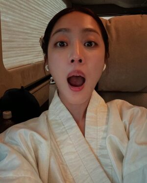Cho Bo-ah Instagram - 드디어! 오늘 공개!!! (⃔ •͙ ༚ •͙ )⃕↝
따끈따끈한 넷플 오리지널 신작 
미스터리멜로스릴러 사극 탄금을 시청해 보아요💕