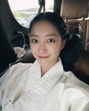 Cho Bo-ah Instagram - 드디어! 오늘 공개!!! (⃔ •͙ ༚ •͙ )⃕↝
따끈따끈한 넷플 오리지널 신작 
미스터리멜로스릴러 사극 탄금을 시청해 보아요💕