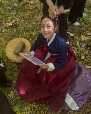 Cho Bo-ah Instagram - 드디어! 오늘 공개!!! (⃔ •͙ ༚ •͙ )⃕↝
따끈따끈한 넷플 오리지널 신작 
미스터리멜로스릴러 사극 탄금을 시청해 보아요💕