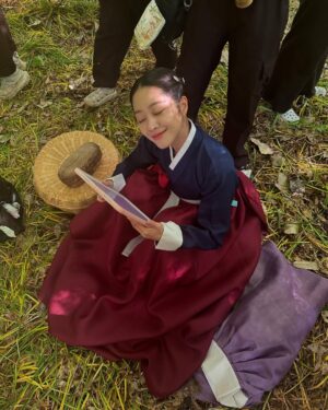 Cho Bo-ah Instagram - 드디어! 오늘 공개!!! (⃔ •͙ ༚ •͙ )⃕↝
따끈따끈한 넷플 오리지널 신작 
미스터리멜로스릴러 사극 탄금을 시청해 보아요💕