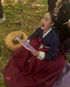 Cho Bo-ah Instagram - 드디어! 오늘 공개!!! (⃔ •͙ ༚ •͙ )⃕↝
따끈따끈한 넷플 오리지널 신작 
미스터리멜로스릴러 사극 탄금을 시청해 보아요💕