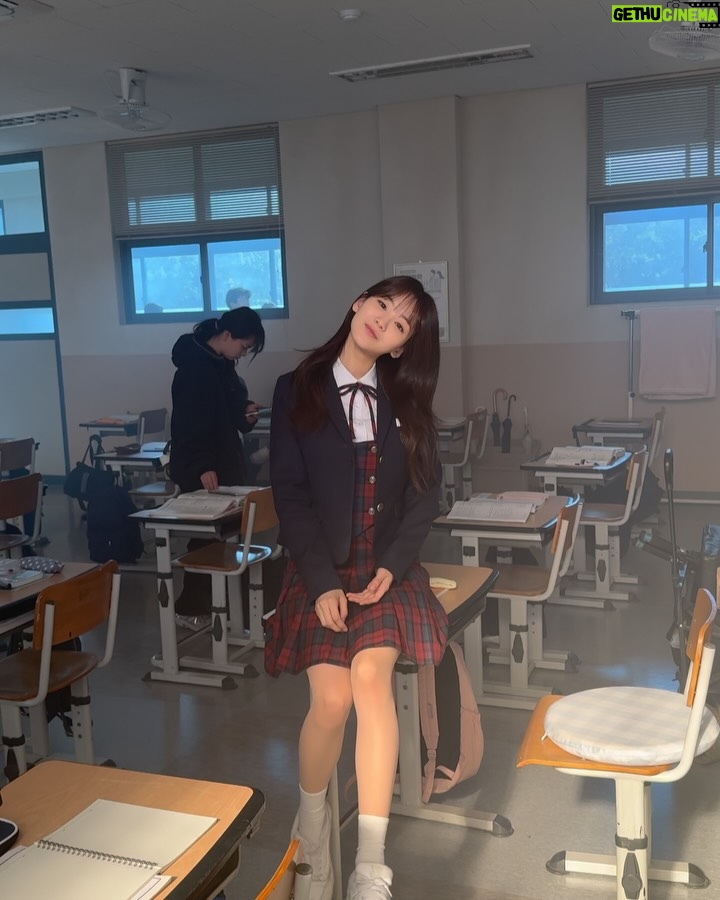 Cho Yi-hyun - 1.4 Million Likes - HeadOverHeels
