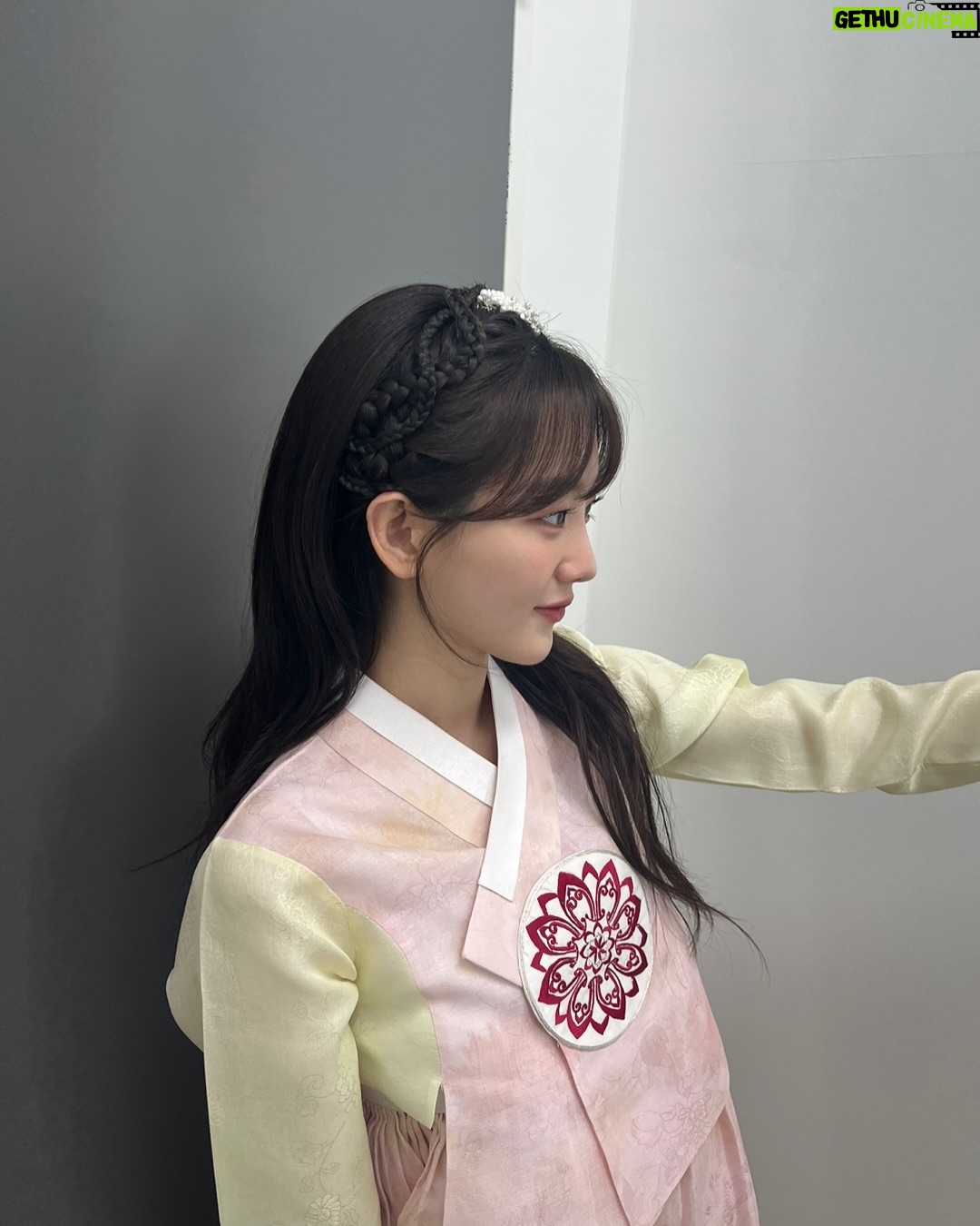 Cho Yi-hyun - 1.4 Million Likes - HeadOverHeels