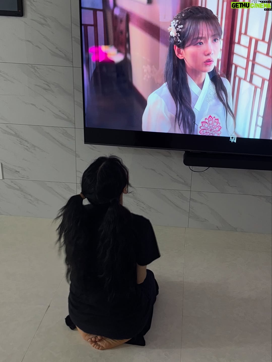 Cho Yi-hyun - 1.6 Million Likes - 퇴근하고 본방사수☺️🤎
견우와선녀 다음주가 벌써 마지막이라고?
가지마ㅜㅜㅜㅜ