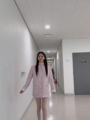Cho Yi-hyun Instagram - 견우와선녀를 함께해주신 모든 배우님들 스태프분들께 깊이 감사드립니다.
성아를 온전히 표현할 수 있도록 함께 고민하고, 아껴주셔서 촬영 내내 따뜻한 사랑을 느끼며 연기할 수 있었습니다. 이 모든 시간이, 그리고 시청자분들께 받은 사랑이 오래도록 마음에 남을 것 같아요. 진심으로 감사합니다.

그리고 가장 의지했던
지한매니저님.가영언니.진이언니.수영씨
웃음이 끊이지 않던 현장이 아주..많이..그리울거에요. 
반년동안 함께 웃고 떠들다보니 덕분에 제 성격도 많이 밝아졌어요. 
근래에 가장 큰 행운은 성아팀을 만난거에요. 
늘 나의 편에서 많은 고생을 한 성아팀에게 박수를👏👏
감사해요 늘☺️💗
.
.
지금까지 천지선녀 박성아 였습니다. 안녕
.
성아 will always be with you.
Wherever, whenever. 🤍
