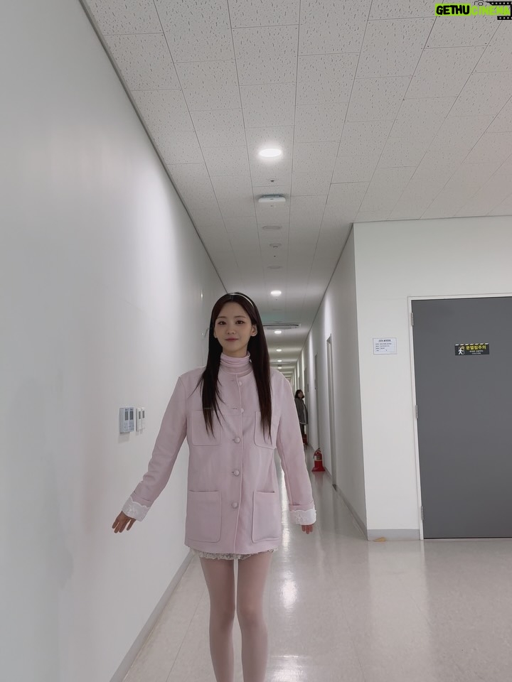 Cho Yi-hyun - 1.3 Million Likes - 견우와선녀를 함께해주신 모든 배우님들 스태프분들께 깊이 감사드립니다.
성아를 온전히 표현할 수 있도록 함께 고민하고, 아껴주셔서 촬영 내내 따뜻한 사랑을 느끼며 연기할 수 있었습니다. 이 모든 시간이, 그리고 시청자분들께 받은 사랑이 오래도록 마음에 남을 것 같아요. 진심으로 감사합니다.

그리고 가장 의지했던
지한매니저님.가영언니.진이언니.수영씨
웃음이 끊이지 않던 현장이 아주..많이..그리울거에요. 
반년동안 함께 웃고 떠들다보니 덕분에 제 성격도 많이 밝아졌어요. 
근래에 가장 큰 행운은 성아팀을 만난거에요. 
늘 나의 편에서 많은 고생을 한 성아팀에게 박수를👏👏
감사해요 늘☺️💗
.
.
지금까지 천지선녀 박성아 였습니다. 안녕
.
성아 will always be with you.
Wherever, whenever. 🤍