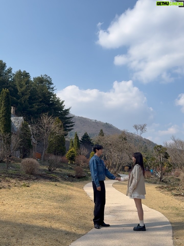 Cho Yi-hyun - 1.3 Million Likes - 견우와선녀를 함께해주신 모든 배우님들 스태프분들께 깊이 감사드립니다.
성아를 온전히 표현할 수 있도록 함께 고민하고, 아껴주셔서 촬영 내내 따뜻한 사랑을 느끼며 연기할 수 있었습니다. 이 모든 시간이, 그리고 시청자분들께 받은 사랑이 오래도록 마음에 남을 것 같아요. 진심으로 감사합니다.

그리고 가장 의지했던
지한매니저님.가영언니.진이언니.수영씨
웃음이 끊이지 않던 현장이 아주..많이..그리울거에요. 
반년동안 함께 웃고 떠들다보니 덕분에 제 성격도 많이 밝아졌어요. 
근래에 가장 큰 행운은 성아팀을 만난거에요. 
늘 나의 편에서 많은 고생을 한 성아팀에게 박수를👏👏
감사해요 늘☺️💗
.
.
지금까지 천지선녀 박성아 였습니다. 안녕
.
성아 will always be with you.
Wherever, whenever. 🤍