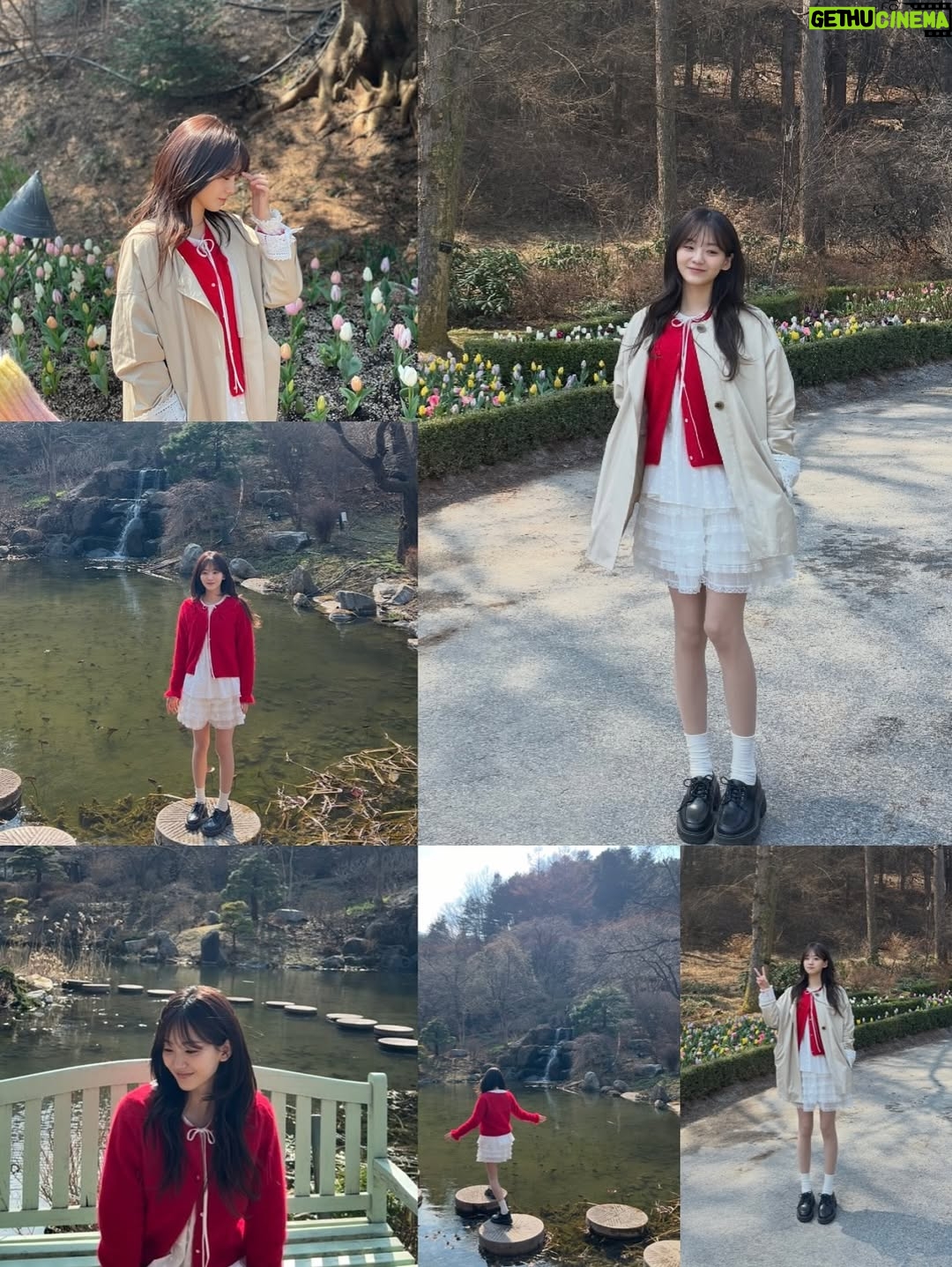 Cho Yi-hyun - 1.3 Million Likes - 견우와선녀를 함께해주신 모든 배우님들 스태프분들께 깊이 감사드립니다.
성아를 온전히 표현할 수 있도록 함께 고민하고, 아껴주셔서 촬영 내내 따뜻한 사랑을 느끼며 연기할 수 있었습니다. 이 모든 시간이, 그리고 시청자분들께 받은 사랑이 오래도록 마음에 남을 것 같아요. 진심으로 감사합니다.

그리고 가장 의지했던
지한매니저님.가영언니.진이언니.수영씨
웃음이 끊이지 않던 현장이 아주..많이..그리울거에요. 
반년동안 함께 웃고 떠들다보니 덕분에 제 성격도 많이 밝아졌어요. 
근래에 가장 큰 행운은 성아팀을 만난거에요. 
늘 나의 편에서 많은 고생을 한 성아팀에게 박수를👏👏
감사해요 늘☺️💗
.
.
지금까지 천지선녀 박성아 였습니다. 안녕
.
성아 will always be with you.
Wherever, whenever. 🤍