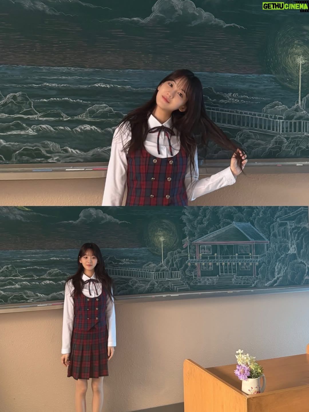 Cho Yi-hyun - 1.3 Million Likes - 견우와선녀를 함께해주신 모든 배우님들 스태프분들께 깊이 감사드립니다.
성아를 온전히 표현할 수 있도록 함께 고민하고, 아껴주셔서 촬영 내내 따뜻한 사랑을 느끼며 연기할 수 있었습니다. 이 모든 시간이, 그리고 시청자분들께 받은 사랑이 오래도록 마음에 남을 것 같아요. 진심으로 감사합니다.

그리고 가장 의지했던
지한매니저님.가영언니.진이언니.수영씨
웃음이 끊이지 않던 현장이 아주..많이..그리울거에요. 
반년동안 함께 웃고 떠들다보니 덕분에 제 성격도 많이 밝아졌어요. 
근래에 가장 큰 행운은 성아팀을 만난거에요. 
늘 나의 편에서 많은 고생을 한 성아팀에게 박수를👏👏
감사해요 늘☺️💗
.
.
지금까지 천지선녀 박성아 였습니다. 안녕
.
성아 will always be with you.
Wherever, whenever. 🤍