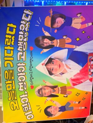 Cho Yi-hyun Instagram - 견우와선녀를 함께해주신 모든 배우님들 스태프분들께 깊이 감사드립니다.
성아를 온전히 표현할 수 있도록 함께 고민하고, 아껴주셔서 촬영 내내 따뜻한 사랑을 느끼며 연기할 수 있었습니다. 이 모든 시간이, 그리고 시청자분들께 받은 사랑이 오래도록 마음에 남을 것 같아요. 진심으로 감사합니다.

그리고 가장 의지했던
지한매니저님.가영언니.진이언니.수영씨
웃음이 끊이지 않던 현장이 아주..많이..그리울거에요. 
반년동안 함께 웃고 떠들다보니 덕분에 제 성격도 많이 밝아졌어요. 
근래에 가장 큰 행운은 성아팀을 만난거에요. 
늘 나의 편에서 많은 고생을 한 성아팀에게 박수를👏👏
감사해요 늘☺️💗
.
.
지금까지 천지선녀 박성아 였습니다. 안녕
.
성아 will always be with you.
Wherever, whenever. 🤍