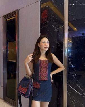 Chue Lay Instagram - ဒီနေ့လေး လှနေတယ် ….. 💙

👗 Ma Pont
💄 Royal Phyo
