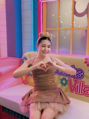 Chue Lay Instagram - 📍@chocolateville 🐻🐥🍫✨💞
#MistineMyanmar
#No1ThailandCosmetics
#Cosmoprof2025
#MistineNewEnergy 
#ChueLay #bangkok #actress #myanmar
