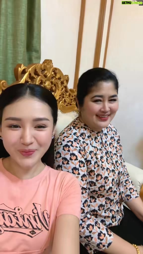 Chue Lay - 2.3K Likes - မယားကျွန် ဇာတ်သိမ်းလေး သဘောကျရဲ့လားရှင့် 🥰🥰🥰

ဒေါ်မြနှင်းဆီနဲ့ရှေးက တကယ်တော့ အရမ်းချစ်ကြတာပါနော် 🥰🥰🥰
