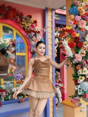 Chue Lay Instagram - 📍@chocolateville 🐻🐥🍫✨💞
#MistineMyanmar
#No1ThailandCosmetics
#Cosmoprof2025
#MistineNewEnergy 
#ChueLay #bangkok #actress #myanmar