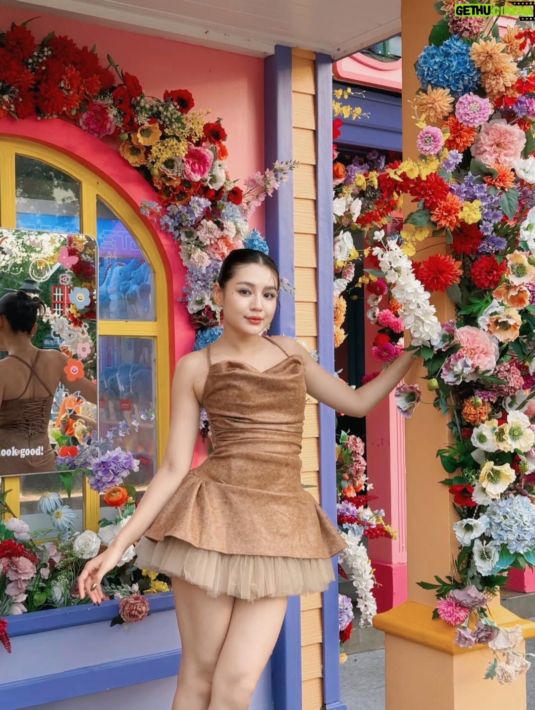 Chue Lay - 426 Likes - 📍@chocolateville 🐻🐥🍫✨💞
#MistineMyanmar
#No1ThailandCosmetics
#Cosmoprof2025
#MistineNewEnergy 
#ChueLay #bangkok #actress #myanmar