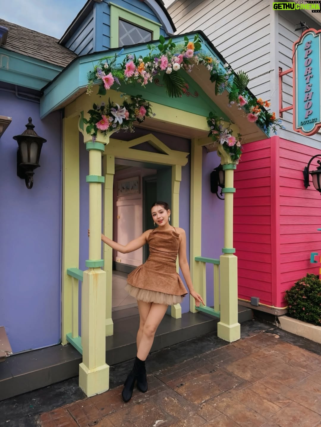 Chue Lay - 426 Likes - 📍@chocolateville 🐻🐥🍫✨💞
#MistineMyanmar
#No1ThailandCosmetics
#Cosmoprof2025
#MistineNewEnergy 
#ChueLay #bangkok #actress #myanmar