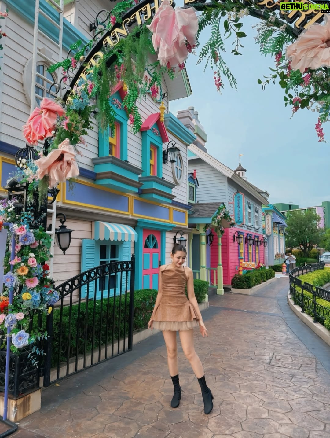 Chue Lay - 426 Likes - 📍@chocolateville 🐻🐥🍫✨💞
#MistineMyanmar
#No1ThailandCosmetics
#Cosmoprof2025
#MistineNewEnergy 
#ChueLay #bangkok #actress #myanmar