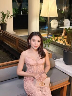 Chue Lay Instagram - Pretty in pink, powerful in presence 💗🔥
#MistineMyanmar
#No1ThailandCosmetics
#Cosmoprof2025
#MistineNewEnergy 
#ChueLay