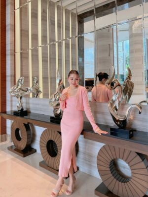 Chue Lay Instagram - Soft glow in pink moments ✨🌸

#MistineMyanmar
#No1ThailandCosmetics
#Cosmoprof2025
#MistineNewEnergy 
#ChueLay #actress