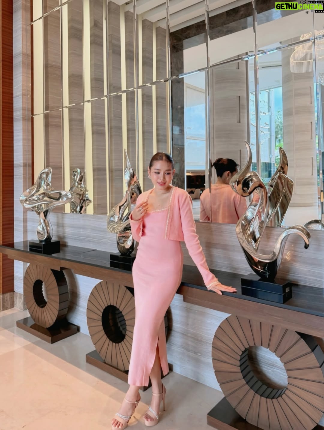 Chue Lay - 578 Likes - Soft glow in pink moments ✨🌸

#MistineMyanmar
#No1ThailandCosmetics
#Cosmoprof2025
#MistineNewEnergy 
#ChueLay #actress