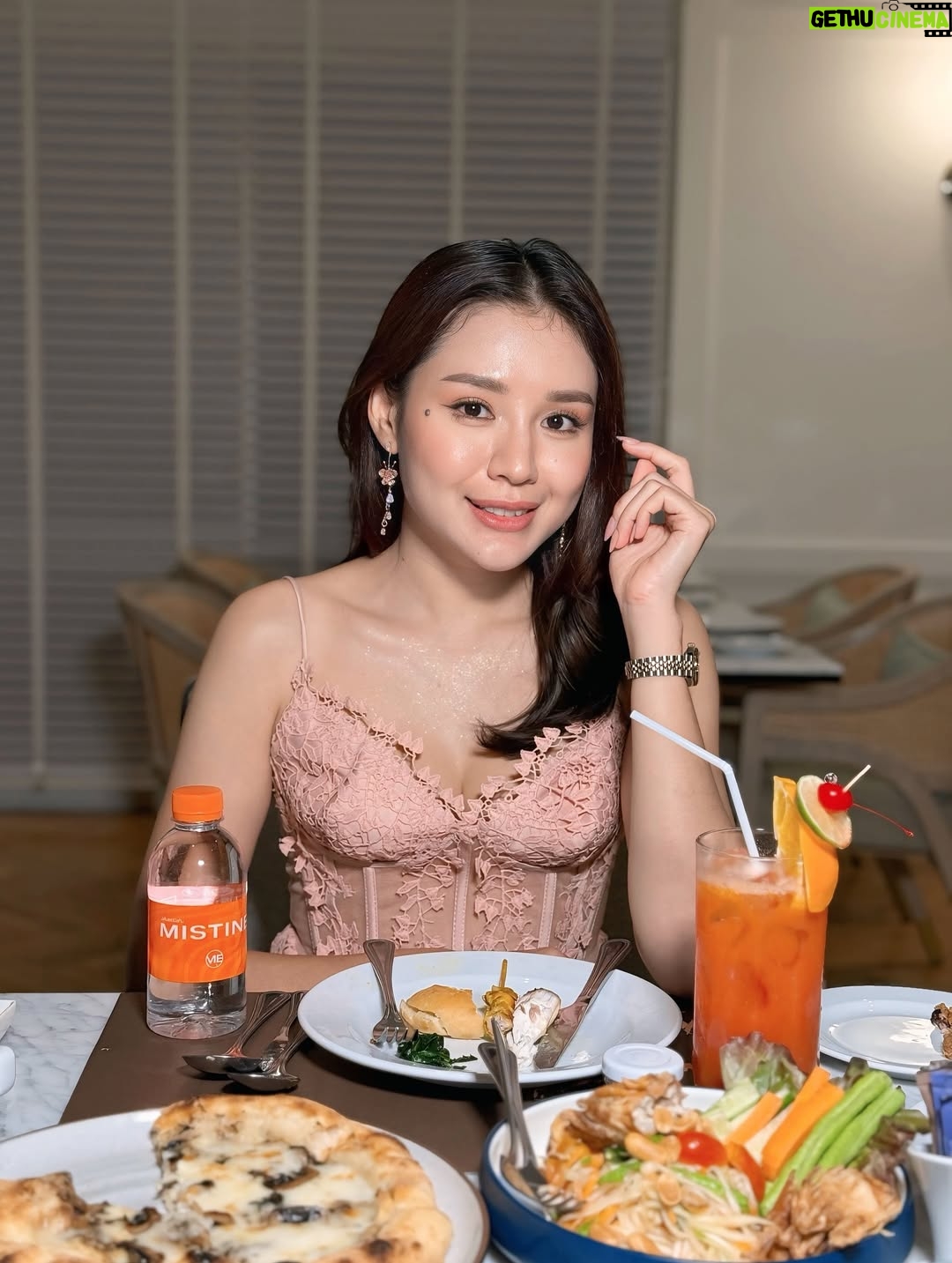 Chue Lay - 1.1K Likes - Pretty in pink, powerful in presence 💗🔥
#MistineMyanmar
#No1ThailandCosmetics
#Cosmoprof2025
#MistineNewEnergy 
#ChueLay