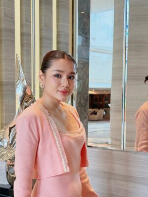 Chue Lay Instagram - Soft glow in pink moments ✨🌸

#MistineMyanmar
#No1ThailandCosmetics
#Cosmoprof2025
#MistineNewEnergy 
#ChueLay #actress