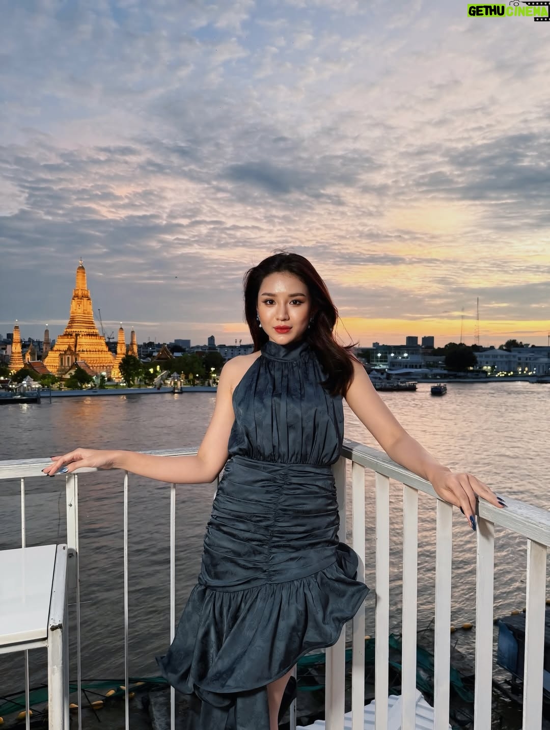 Chue Lay - 695 Likes - A moment, a mood, a masterpiece 🥂✨🩵 

#MistineMyanmar
#No1ThailandCosmetics
#Cosmoprof2025
#MistineNewEnergy 
#ChueLay