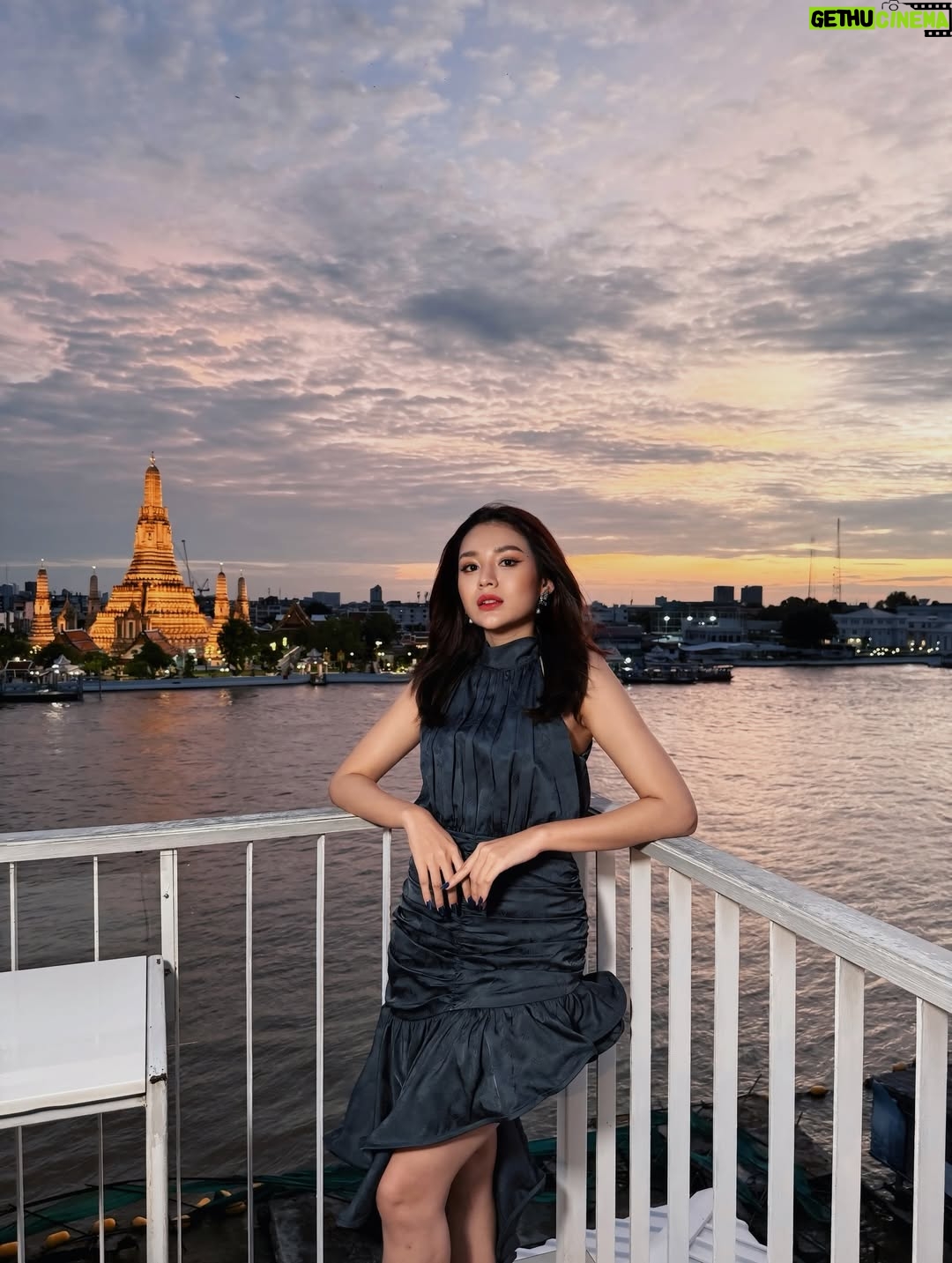 Chue Lay - 695 Likes - A moment, a mood, a masterpiece 🥂✨🩵 

#MistineMyanmar
#No1ThailandCosmetics
#Cosmoprof2025
#MistineNewEnergy 
#ChueLay