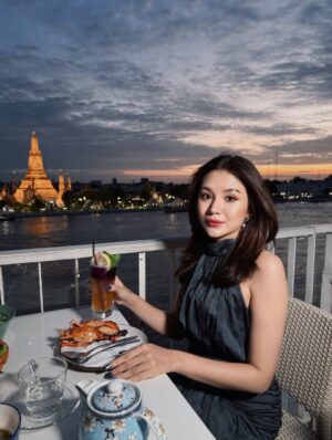Chue Lay Instagram - A moment, a mood, a masterpiece 🥂✨🩵 

#MistineMyanmar
#No1ThailandCosmetics
#Cosmoprof2025
#MistineNewEnergy 
#ChueLay