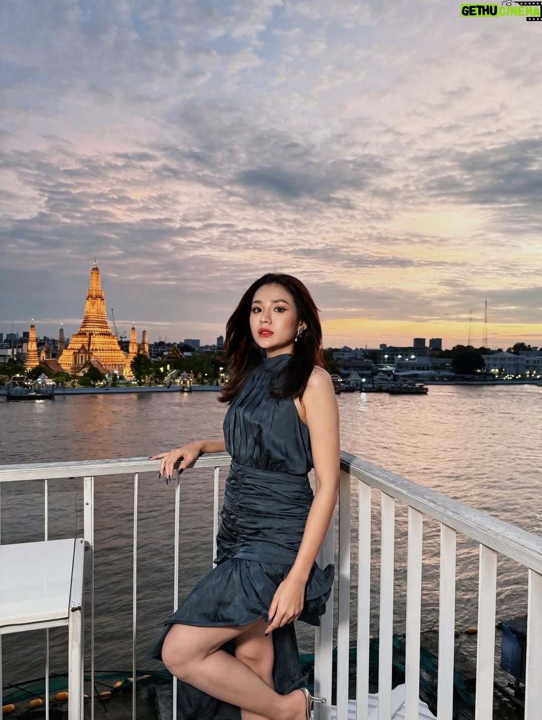 Chue Lay - 695 Likes - A moment, a mood, a masterpiece 🥂✨🩵 

#MistineMyanmar
#No1ThailandCosmetics
#Cosmoprof2025
#MistineNewEnergy 
#ChueLay
