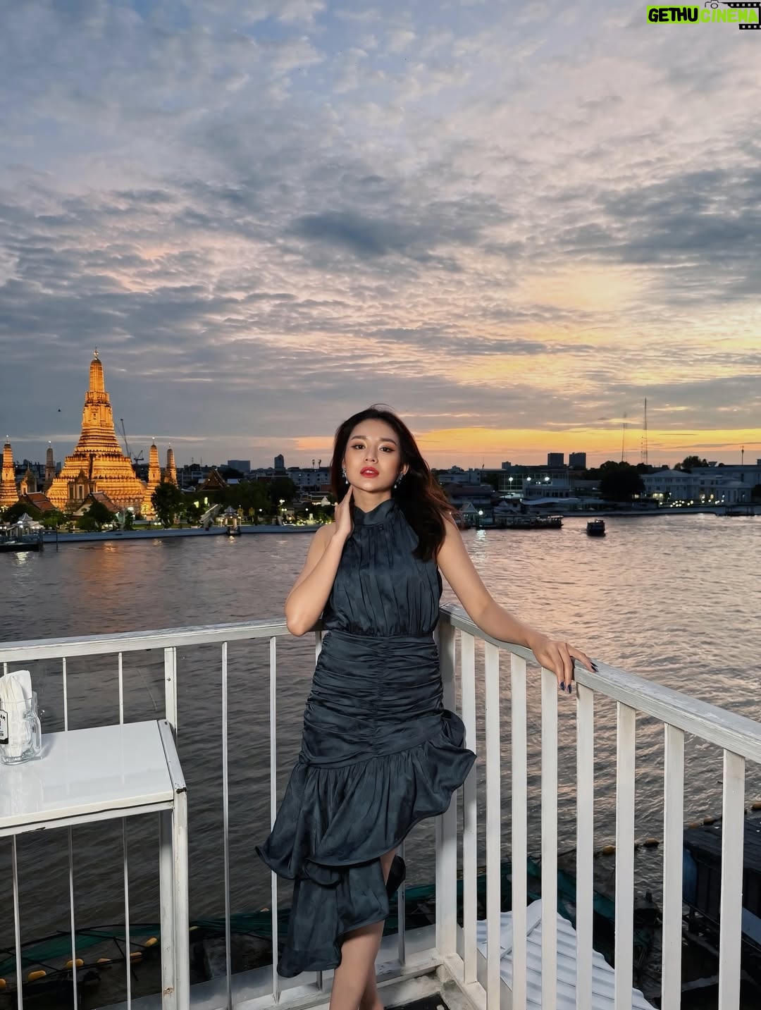 Chue Lay - 695 Likes - A moment, a mood, a masterpiece 🥂✨🩵 

#MistineMyanmar
#No1ThailandCosmetics
#Cosmoprof2025
#MistineNewEnergy 
#ChueLay