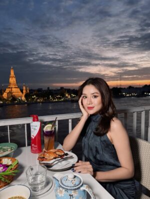 Chue Lay Instagram - A moment, a mood, a masterpiece 🥂✨🩵 

#MistineMyanmar
#No1ThailandCosmetics
#Cosmoprof2025
#MistineNewEnergy 
#ChueLay