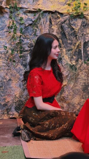 Cindy May McGuire Instagram - Gimana coba jalan ceritanya?? Dikirain gugur di medan perang, ternyata gugur di medan perasaan
#comedy
.
.
#bercandatapisantai