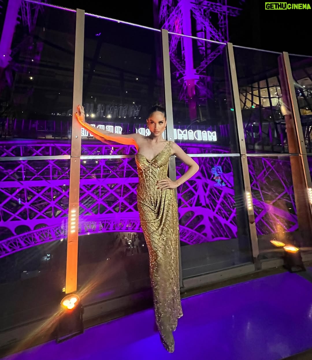 Cinta Laura Kiehl - 108.2K Likes - Bersyukur campur sedih. 💔

Sayangnya Indonesia tidak bisa hadir di Le Défilé Paris tahun ini. Tapi aku luar biasa bersyukur sudah diberi kesempatan untuk bisa menjadi bagian dari event global bersama orang-orang yang luar biasa inspiratif. Hope to be back better and stronger next year! ♥️

Wishing all the incredible people the best of luck tomorrow. Shine your light and remind everyone that WE’RE WORTH IT! 🔥

@lorealparis