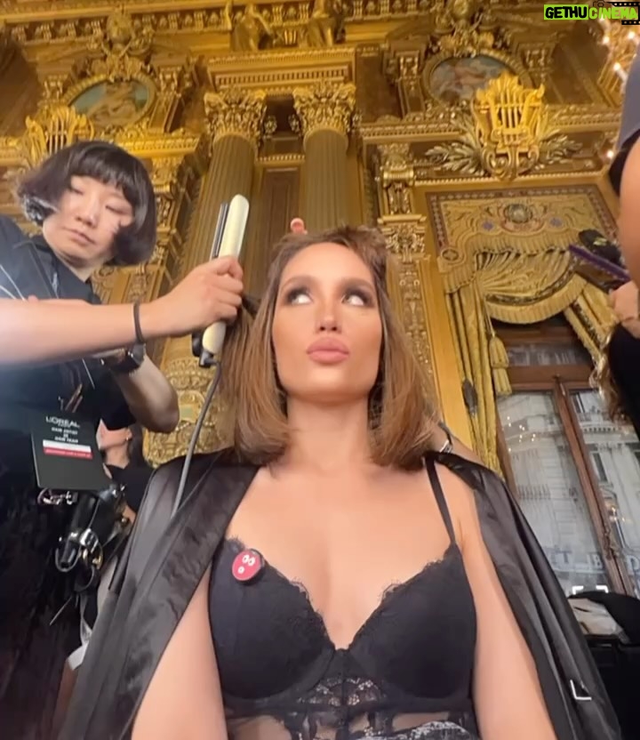 Cinta Laura Kiehl - 108.2K Likes - Bersyukur campur sedih. 💔

Sayangnya Indonesia tidak bisa hadir di Le Défilé Paris tahun ini. Tapi aku luar biasa bersyukur sudah diberi kesempatan untuk bisa menjadi bagian dari event global bersama orang-orang yang luar biasa inspiratif. Hope to be back better and stronger next year! ♥️

Wishing all the incredible people the best of luck tomorrow. Shine your light and remind everyone that WE’RE WORTH IT! 🔥

@lorealparis