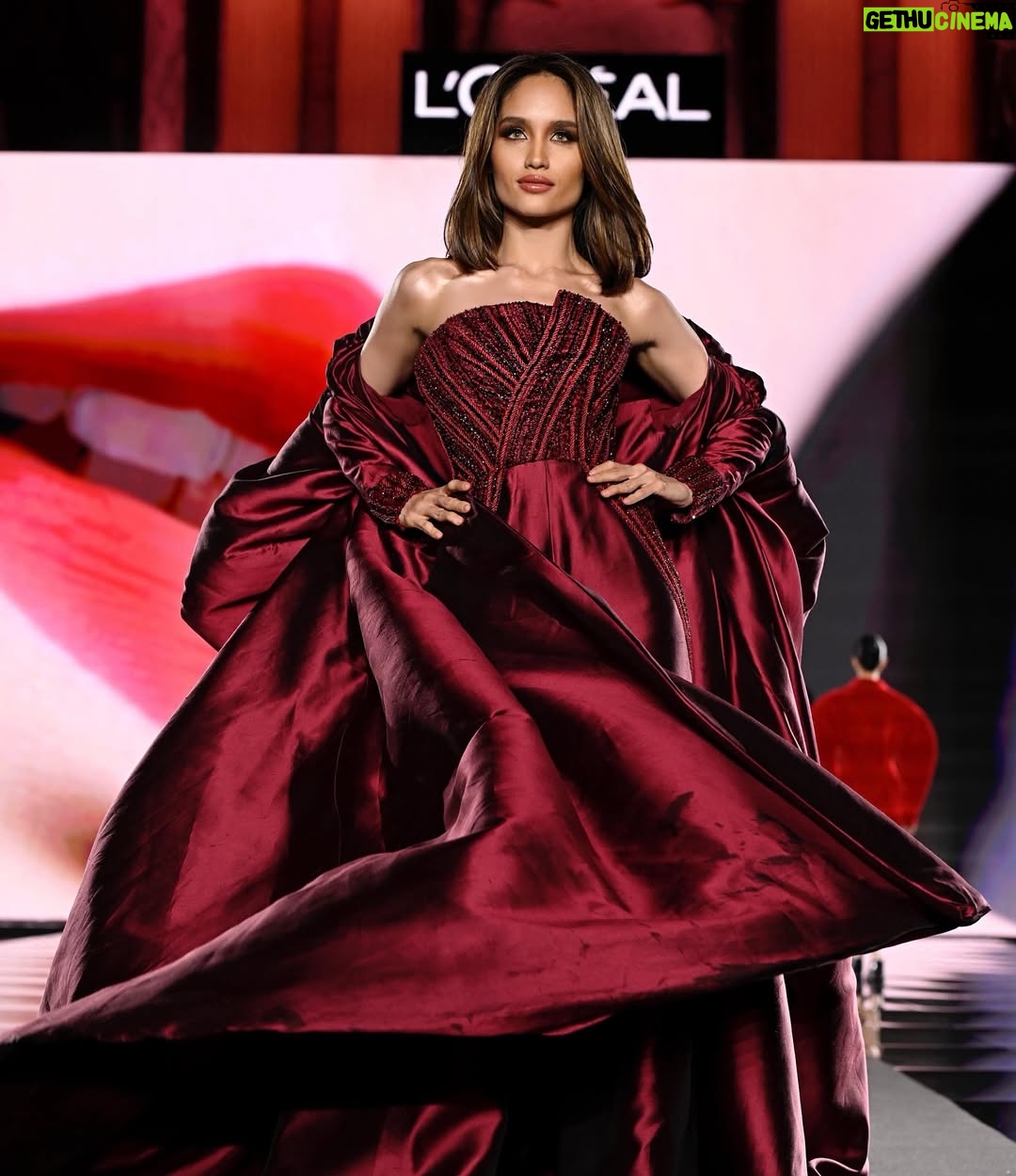 Cinta Laura Kiehl - 108.2K Likes - Bersyukur campur sedih. 💔

Sayangnya Indonesia tidak bisa hadir di Le Défilé Paris tahun ini. Tapi aku luar biasa bersyukur sudah diberi kesempatan untuk bisa menjadi bagian dari event global bersama orang-orang yang luar biasa inspiratif. Hope to be back better and stronger next year! ♥️

Wishing all the incredible people the best of luck tomorrow. Shine your light and remind everyone that WE’RE WORTH IT! 🔥

@lorealparis