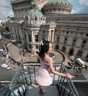 Cinta Laura Kiehl Instagram - Bersyukur campur sedih. 💔

Sayangnya Indonesia tidak bisa hadir di Le Défilé Paris tahun ini. Tapi aku luar biasa bersyukur sudah diberi kesempatan untuk bisa menjadi bagian dari event global bersama orang-orang yang luar biasa inspiratif. Hope to be back better and stronger next year! ♥️

Wishing all the incredible people the best of luck tomorrow. Shine your light and remind everyone that WE’RE WORTH IT! 🔥

@lorealparis