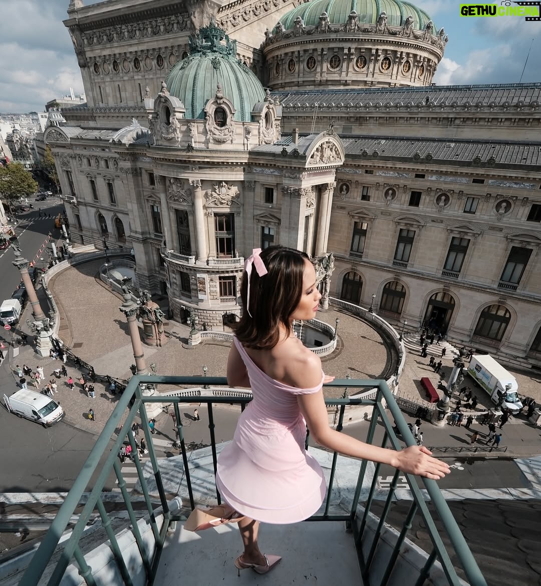 Cinta Laura Kiehl - 108.2K Likes - Bersyukur campur sedih. 💔

Sayangnya Indonesia tidak bisa hadir di Le Défilé Paris tahun ini. Tapi aku luar biasa bersyukur sudah diberi kesempatan untuk bisa menjadi bagian dari event global bersama orang-orang yang luar biasa inspiratif. Hope to be back better and stronger next year! ♥️

Wishing all the incredible people the best of luck tomorrow. Shine your light and remind everyone that WE’RE WORTH IT! 🔥

@lorealparis