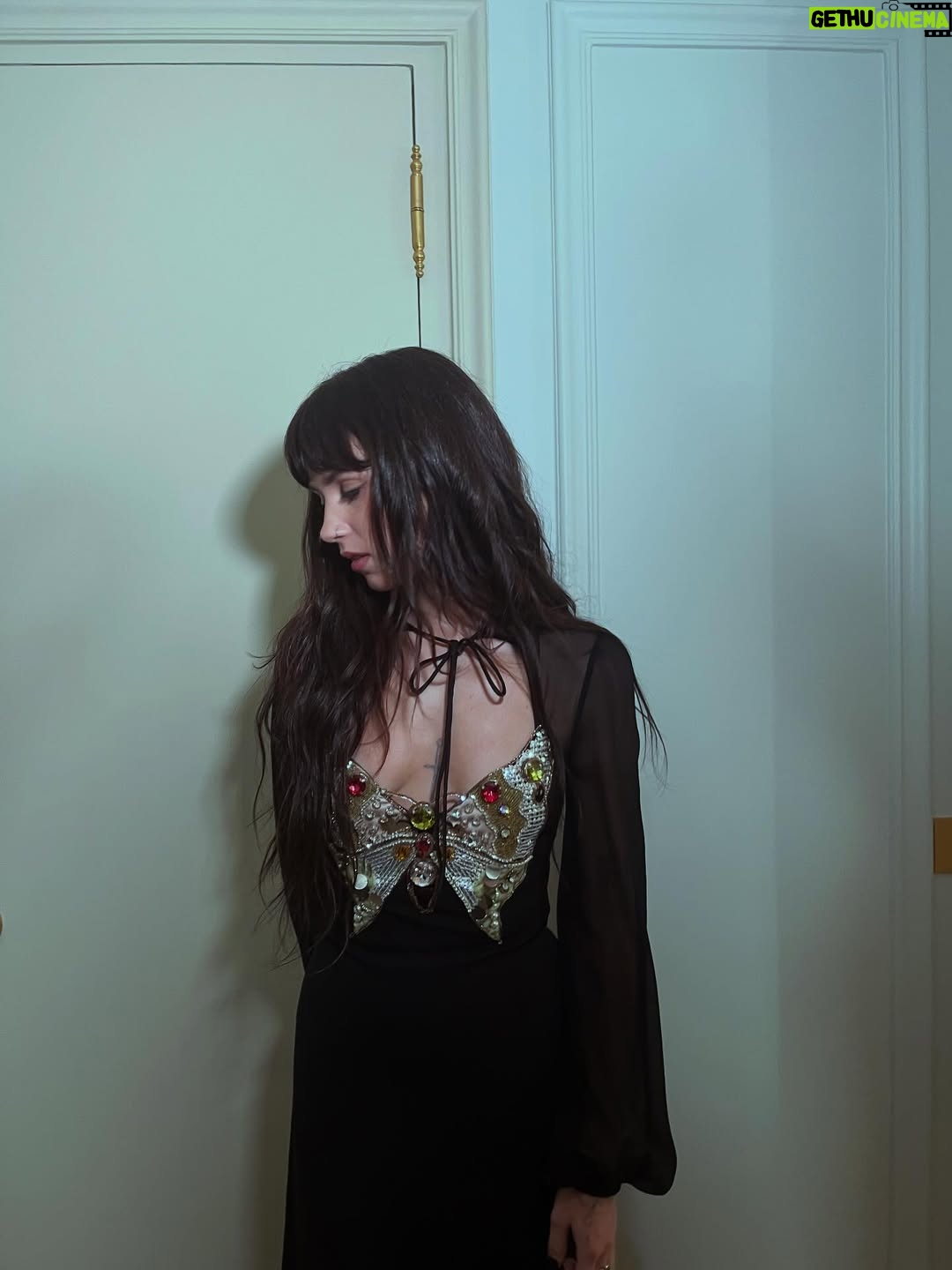 Clairo - 1 Million Likes - @maisonvalentino 🎆