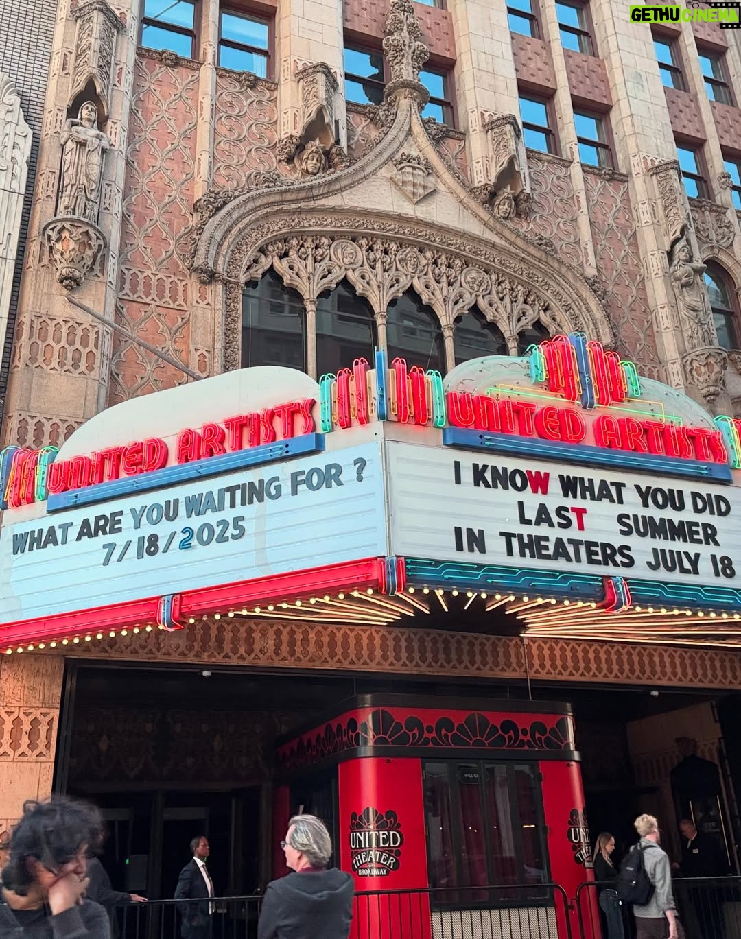 Clare Grant - 1.6K Likes - Last night celebrating screen icons @sarahmgellar & @realfreddieprinze at the @ikwydlsmovie premiere. The movie is so much fun and the cast is perfect!! Fans and newbies alike are going to love it. Congrats, everyone!