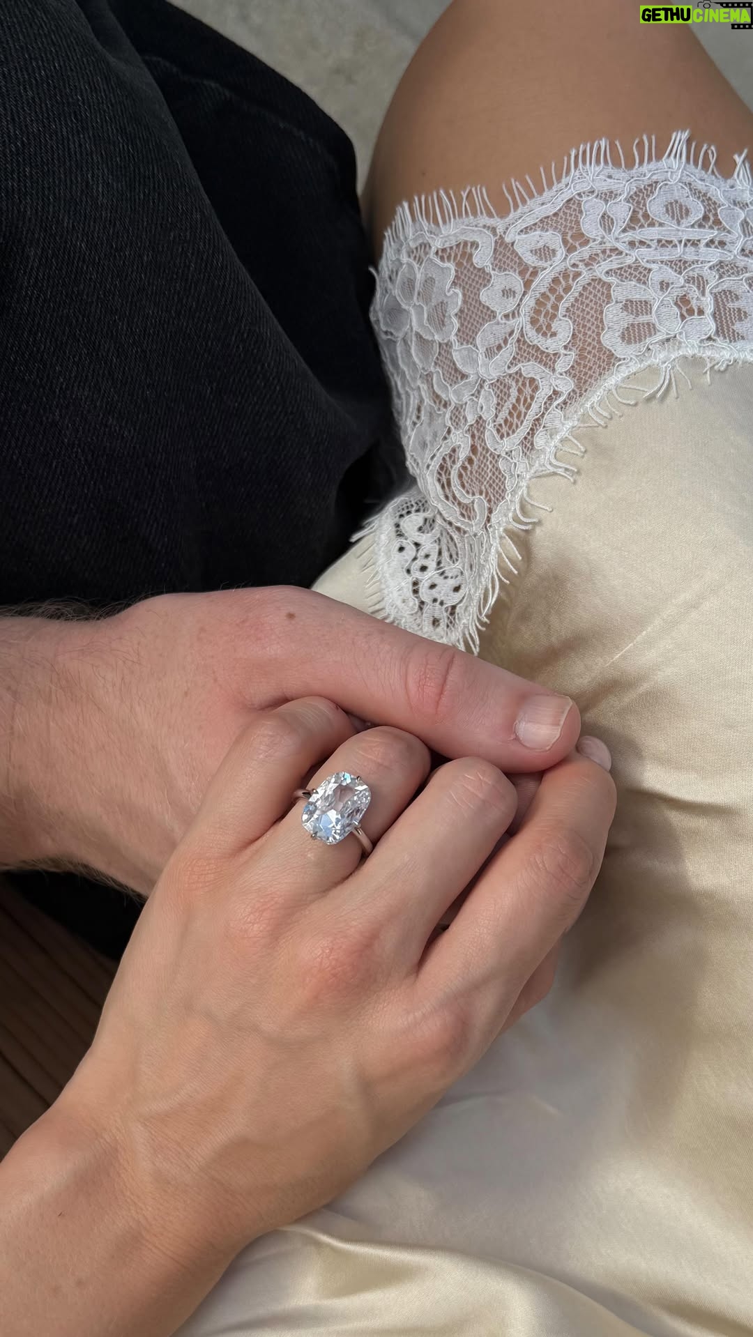 Claudia Sulewski - 392.6K Likes - we’re getting marrieddd💍