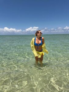 Actress Claudia Vergara HD Photos and Wallpapers June 2025