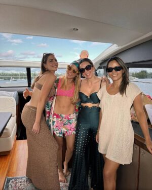 Claudia Vergara Instagram - Deliciosurita de bday weekend🤍
La mas bendecida siempre de estar rodeada de la gente mas espectacular del mundo, los amooo!🥰
@primeluxuryexperiences gracias por el servicio mas top de todos!💕