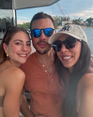 Claudia Vergara Instagram - Deliciosurita de bday weekend🤍
La mas bendecida siempre de estar rodeada de la gente mas espectacular del mundo, los amooo!🥰
@primeluxuryexperiences gracias por el servicio mas top de todos!💕