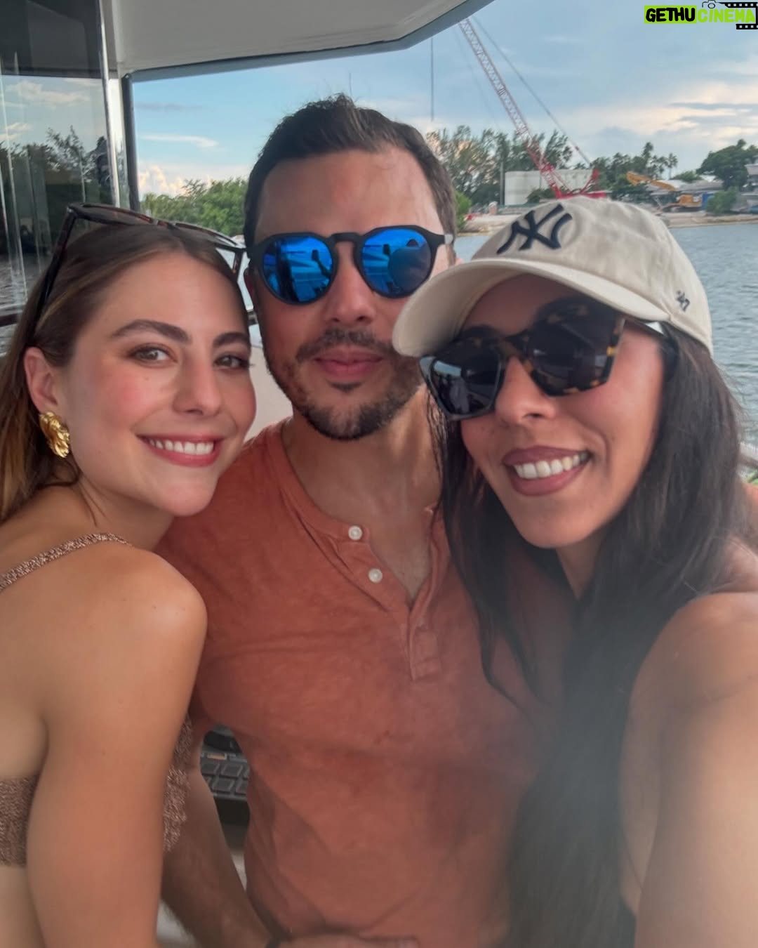 Claudia Vergara - 14.5K Likes - Deliciosurita de bday weekend🤍 
La mas bendecida siempre de estar rodeada de la gente mas espectacular del mundo, los amooo!🥰 

@primeluxuryexperiences gracias por el servicio mas top de todos!💕